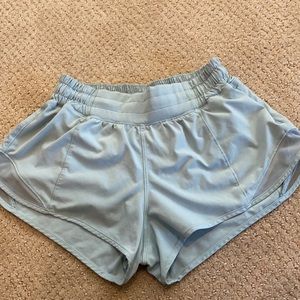 Lululemon Hotty Hot Shorts- 2.5”